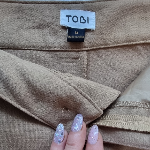 Tobi Tan Dress Shorts - Picture 2 of 7